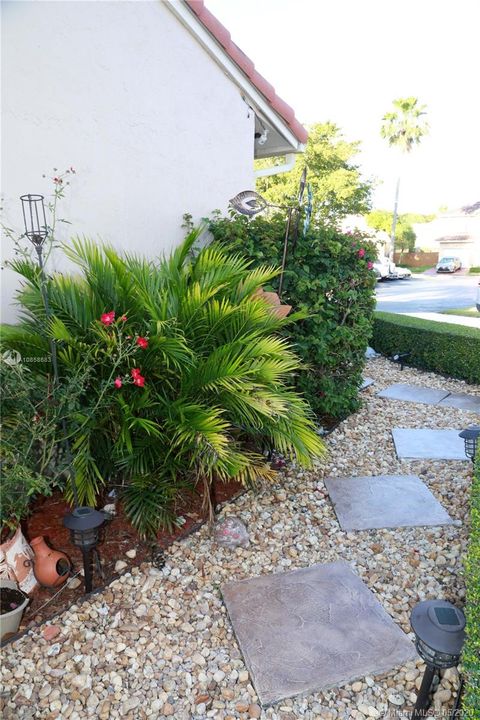 Recently Sold: $360,000 (3 beds, 2 baths, 1173 Square Feet)