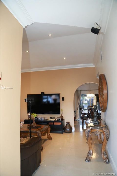 Recently Sold: $360,000 (3 beds, 2 baths, 1173 Square Feet)