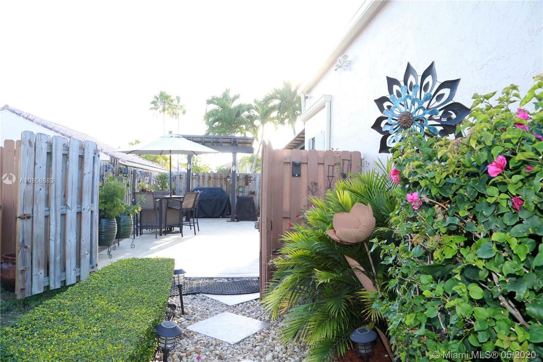 Recently Sold: $360,000 (3 beds, 2 baths, 1173 Square Feet)