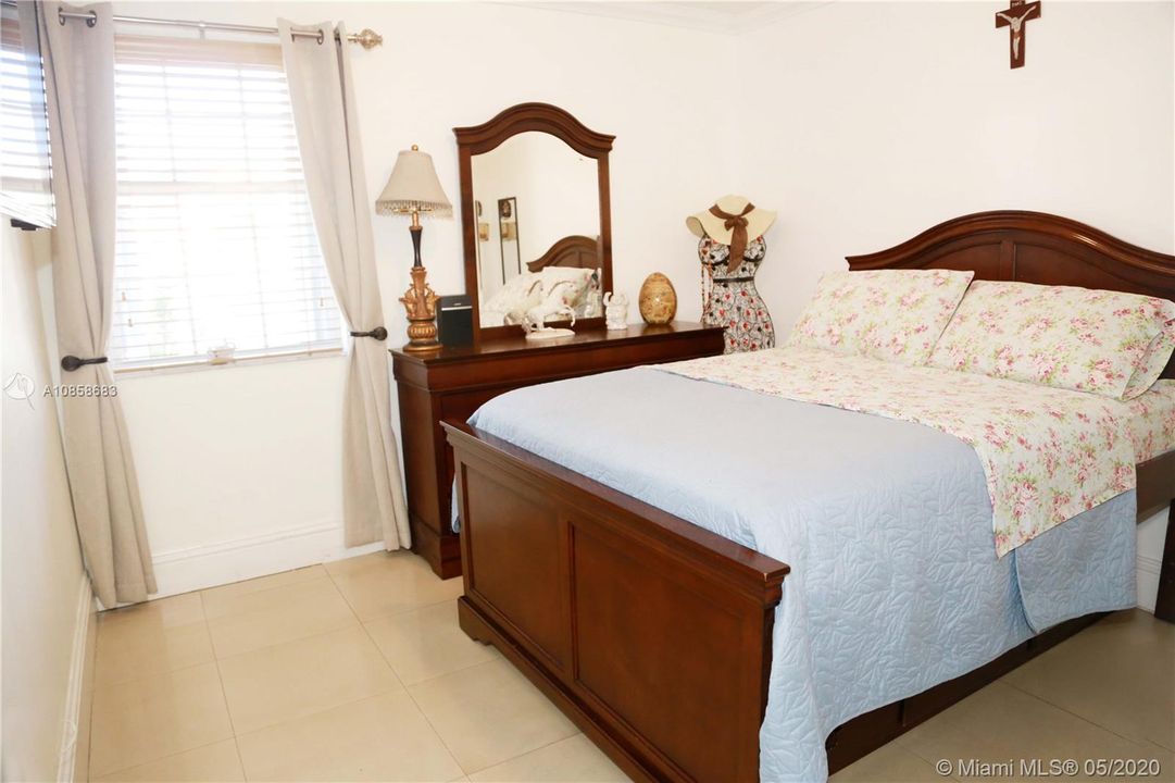 Recently Sold: $360,000 (3 beds, 2 baths, 1173 Square Feet)