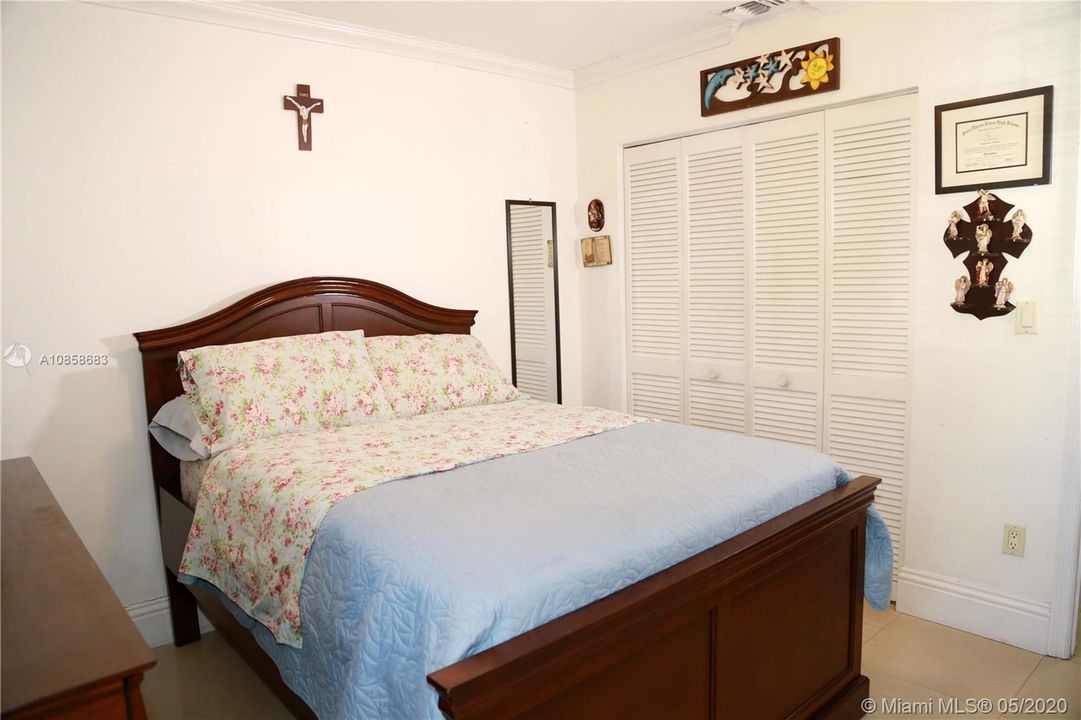 Recently Sold: $360,000 (3 beds, 2 baths, 1173 Square Feet)
