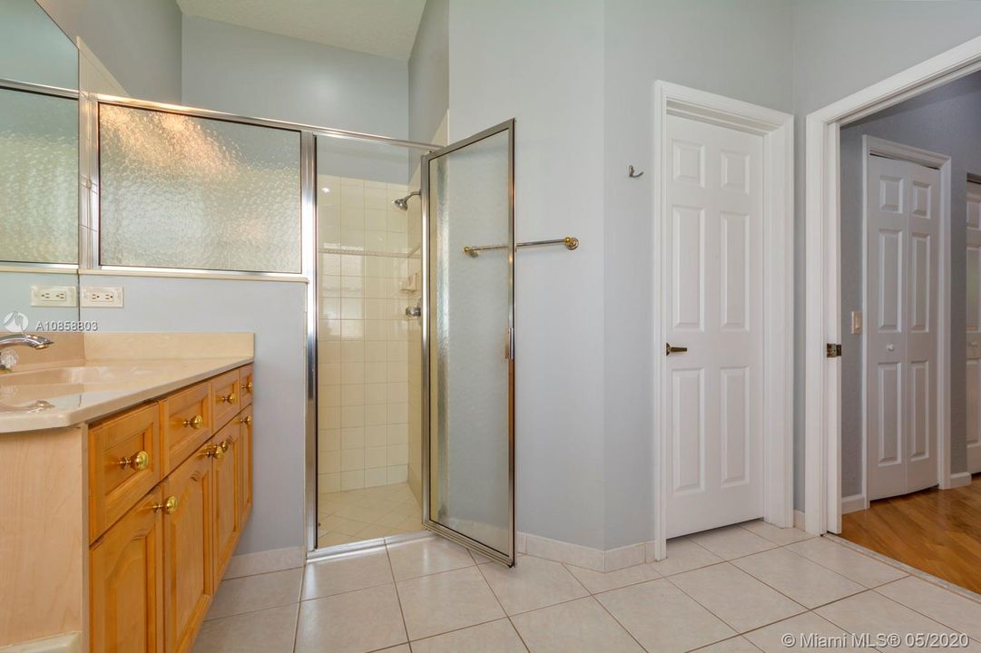 Vendido Recientemente: $575,000 (4 camas, 3 baños, 2502 Pies cuadrados)