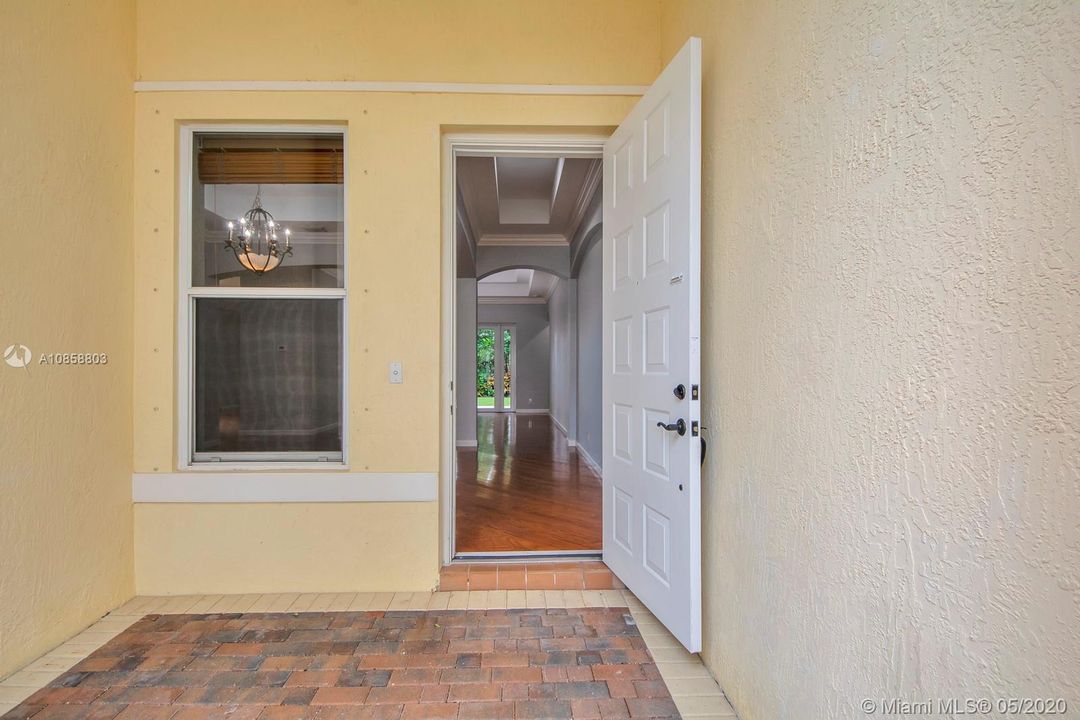 Vendido Recientemente: $575,000 (4 camas, 3 baños, 2502 Pies cuadrados)