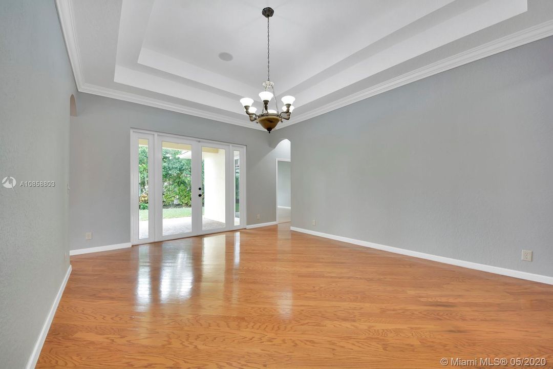 Vendido Recientemente: $575,000 (4 camas, 3 baños, 2502 Pies cuadrados)