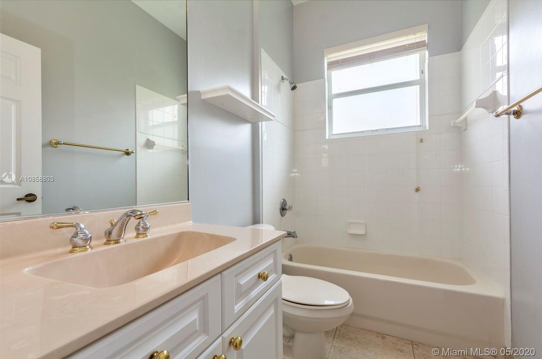 Vendido Recientemente: $575,000 (4 camas, 3 baños, 2502 Pies cuadrados)