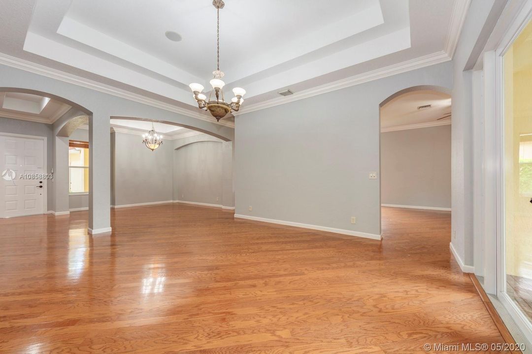 Vendido Recientemente: $575,000 (4 camas, 3 baños, 2502 Pies cuadrados)