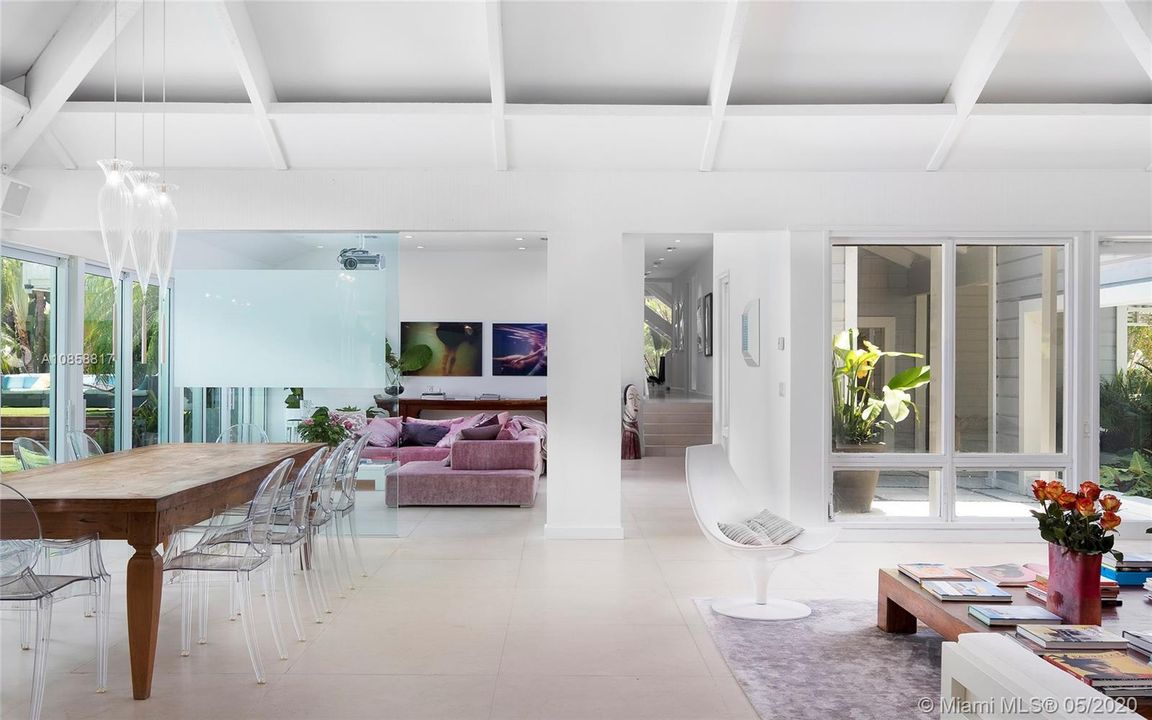Recently Sold: $3,495,000 (7 beds, 6 baths, 5185 Square Feet)