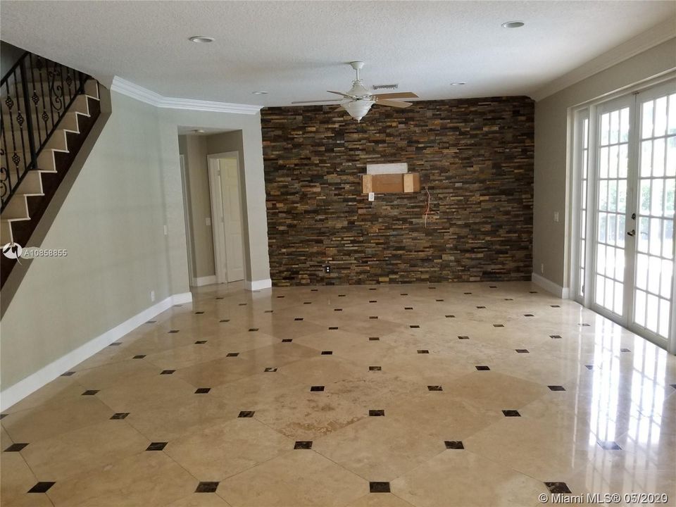 Recently Rented: $5,200 (6 beds, 4 baths, 4094 Square Feet)