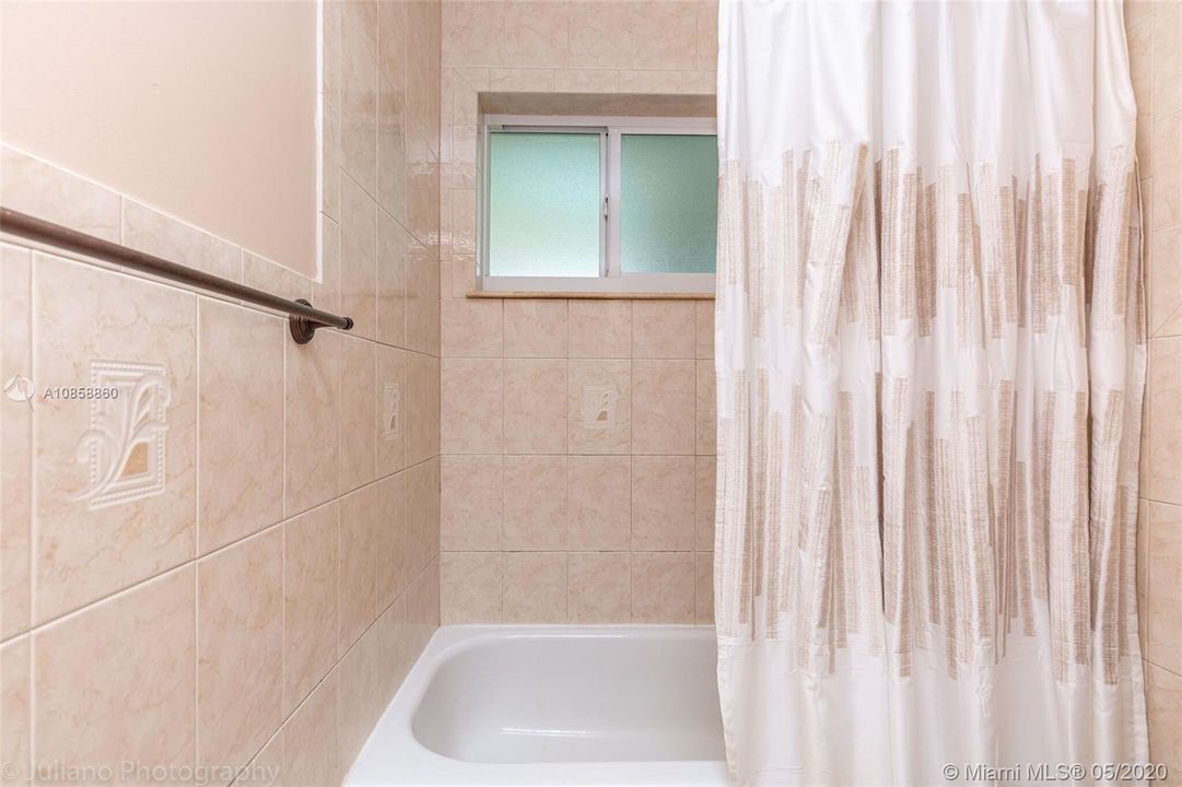 Recently Sold: $254,000 (3 beds, 2 baths, 1224 Square Feet)