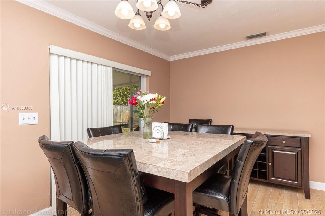 Recently Sold: $254,000 (3 beds, 2 baths, 1224 Square Feet)