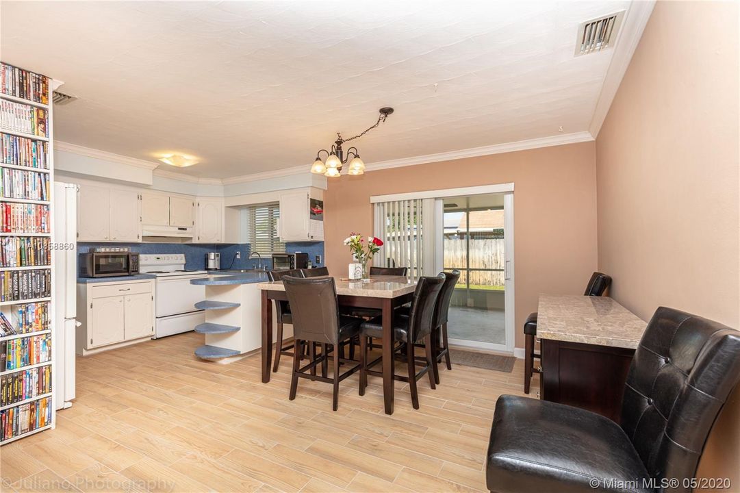 Recently Sold: $254,000 (3 beds, 2 baths, 1224 Square Feet)
