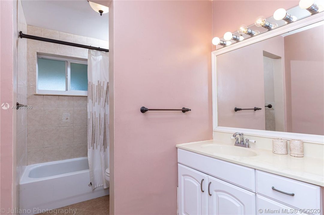 Recently Sold: $254,000 (3 beds, 2 baths, 1224 Square Feet)