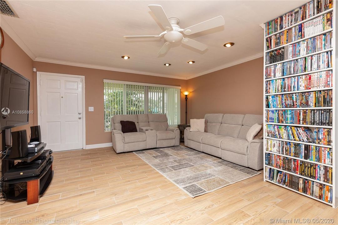 Recently Sold: $254,000 (3 beds, 2 baths, 1224 Square Feet)