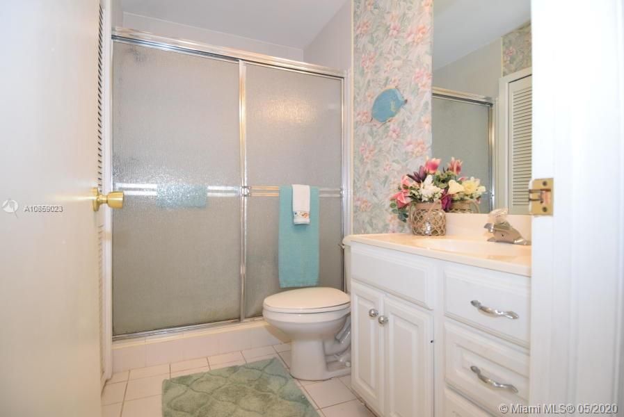 最近售出: $779,000 (2 贝兹, 2 浴室, 1080 平方英尺)