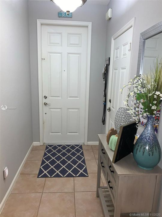 Vendido Recientemente: $224,900 (2 camas, 2 baños, 1272 Pies cuadrados)