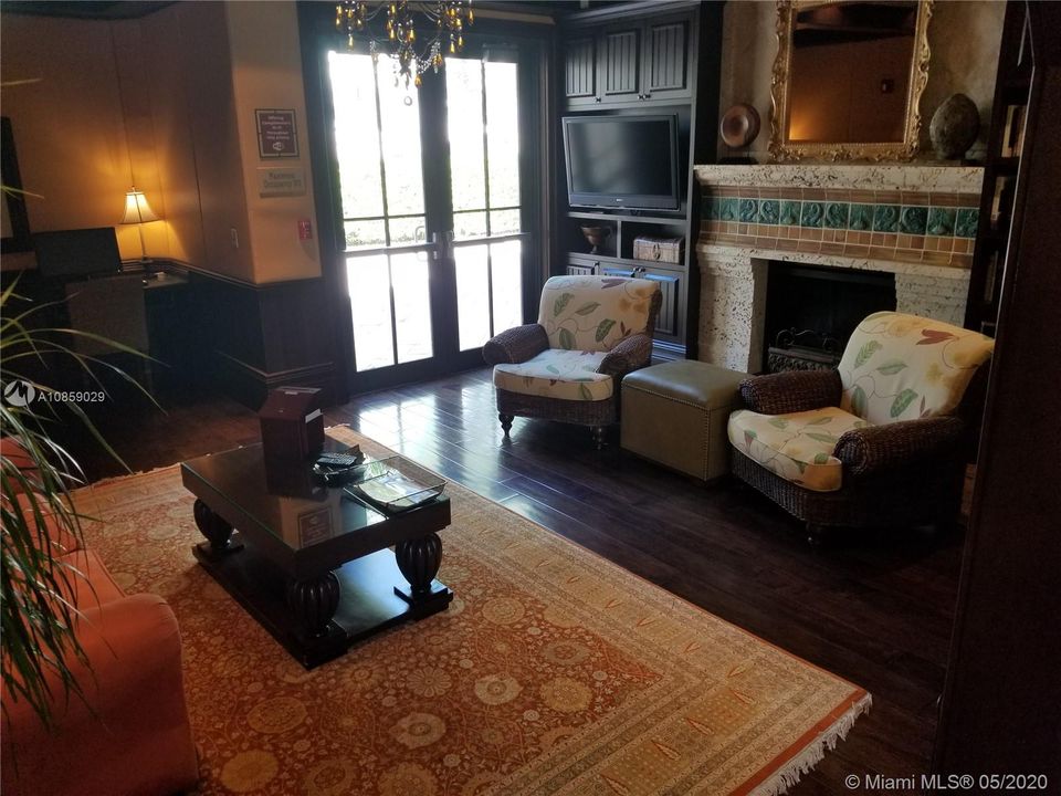 Recently Sold: $482,500 (3 beds, 2 baths, 2362 Square Feet)