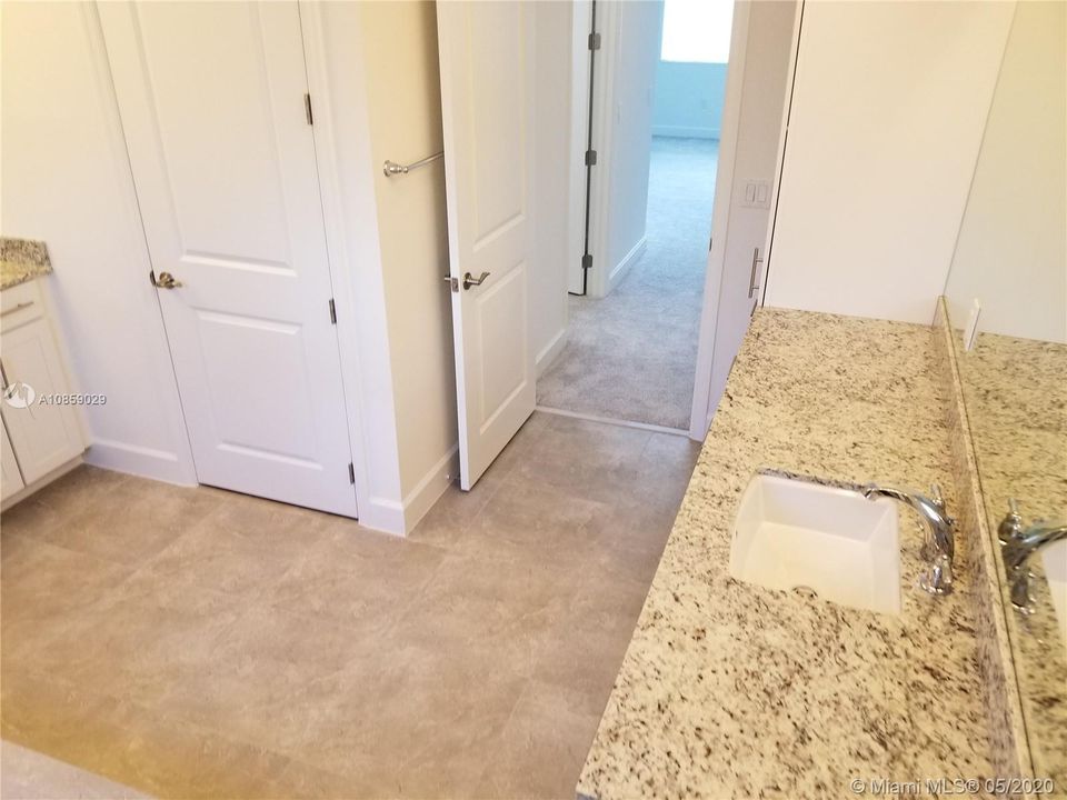 Recently Sold: $482,500 (3 beds, 2 baths, 2362 Square Feet)