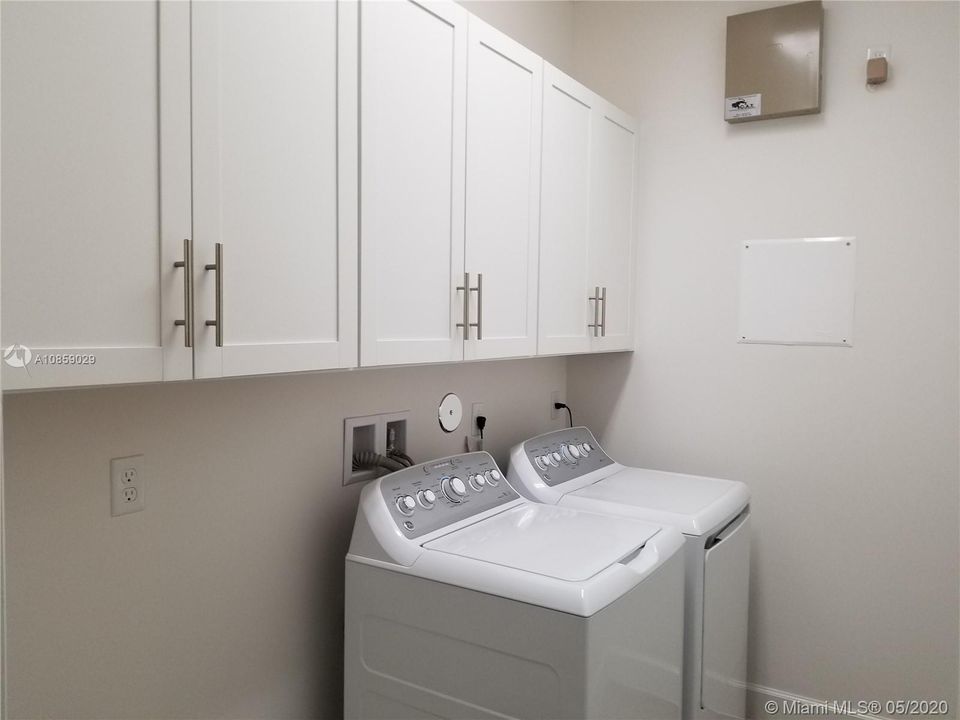 Recently Sold: $482,500 (3 beds, 2 baths, 2362 Square Feet)