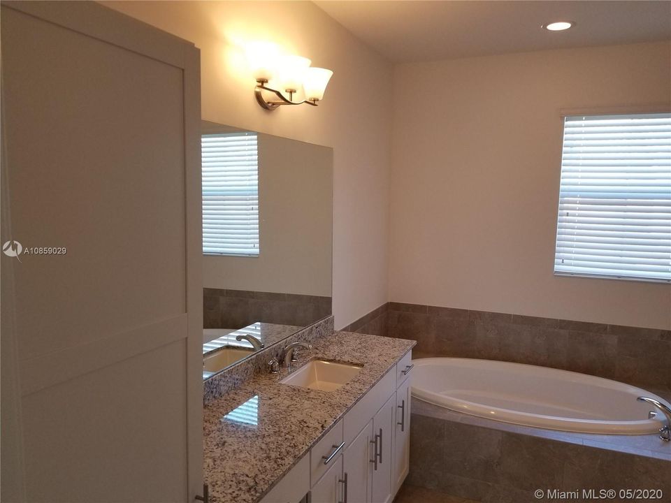 Recently Sold: $482,500 (3 beds, 2 baths, 2362 Square Feet)