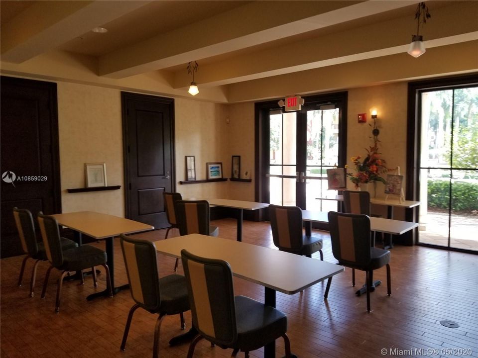 Recently Sold: $482,500 (3 beds, 2 baths, 2362 Square Feet)