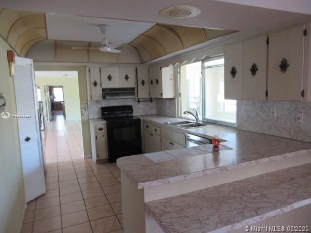 Vendido Recientemente: $295,000 (3 camas, 2 baños, 1865 Pies cuadrados)