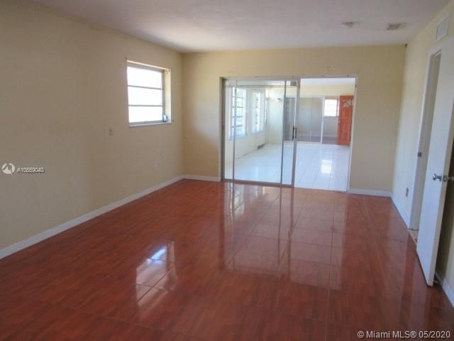 Vendido Recientemente: $295,000 (3 camas, 2 baños, 1865 Pies cuadrados)