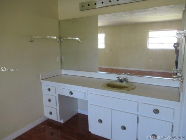 Vendido Recientemente: $295,000 (3 camas, 2 baños, 1865 Pies cuadrados)