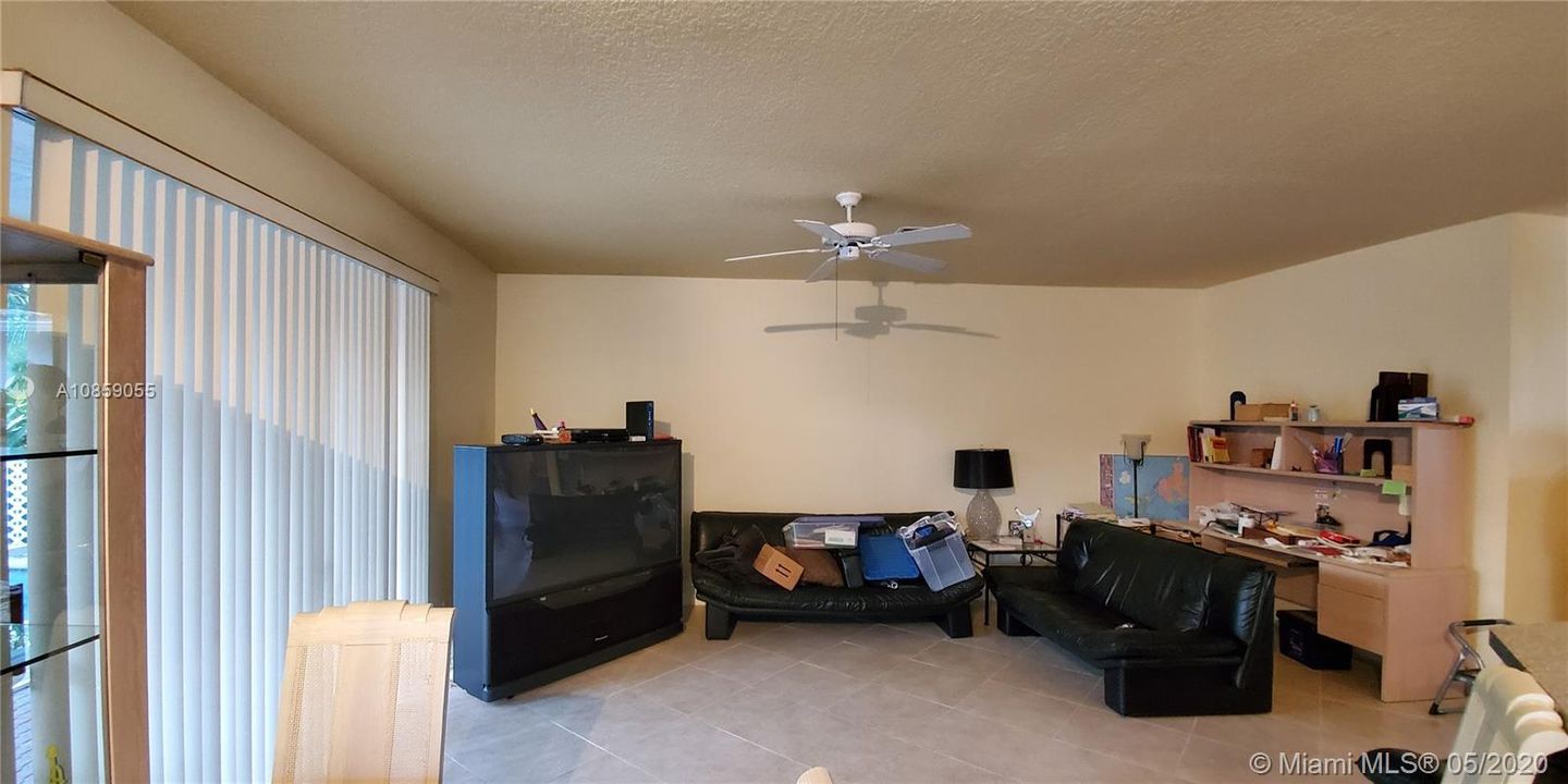 Recientemente alquilado: $3,600 (4 camas, 2 baños, 2528 Pies cuadrados)