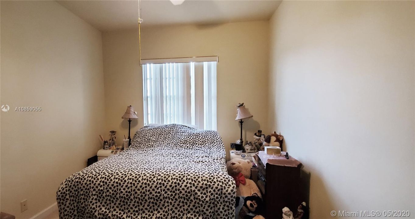 Recientemente alquilado: $3,600 (4 camas, 2 baños, 2528 Pies cuadrados)
