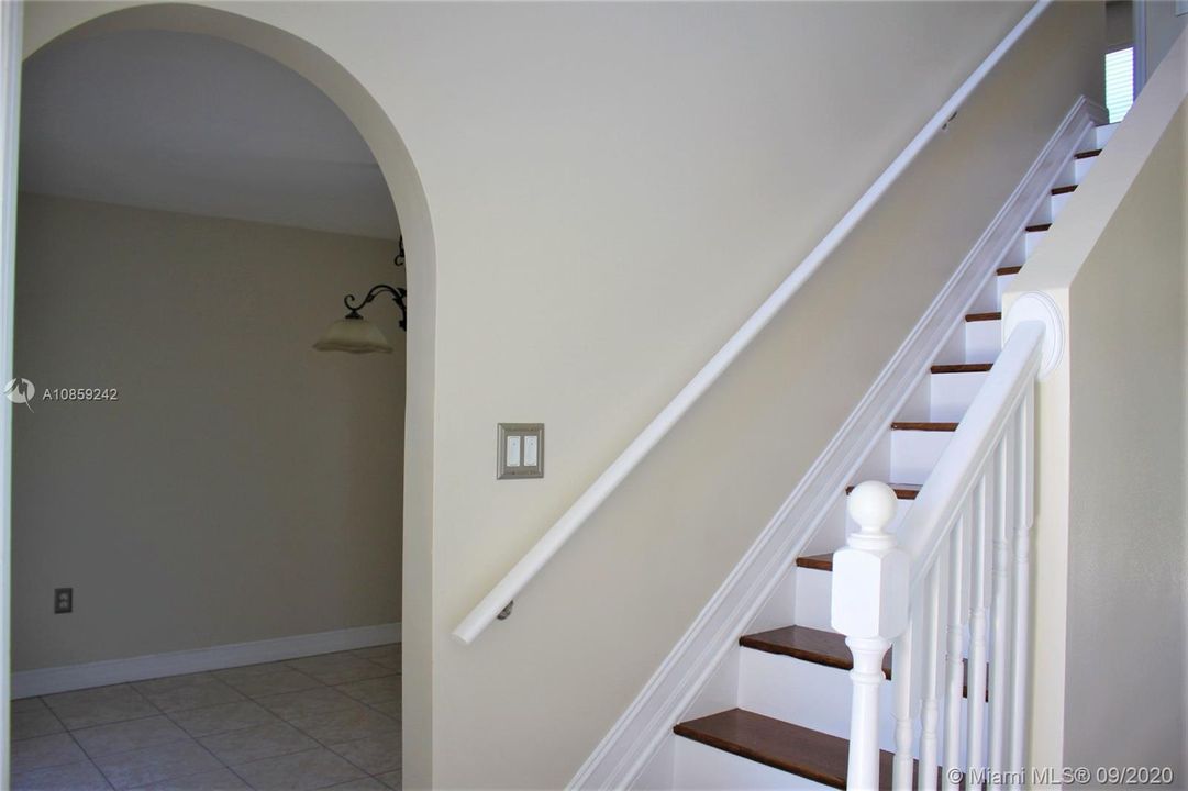 Recently Sold: $274,900 (4 beds, 2 baths, 2320 Square Feet)