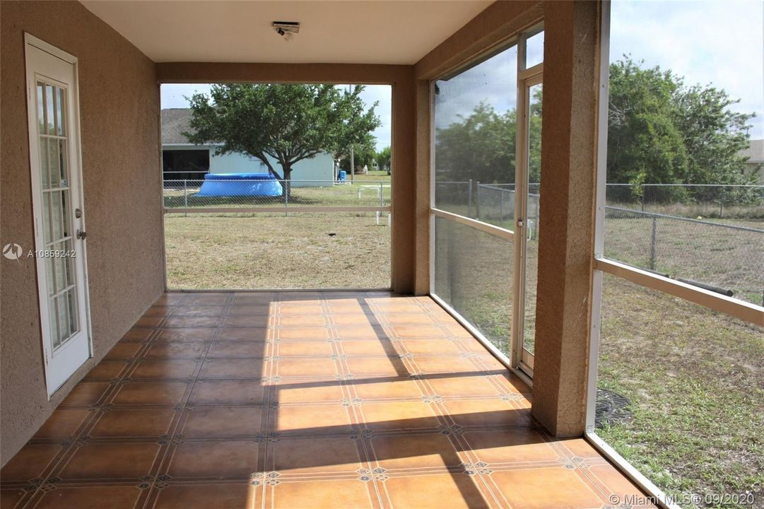 Recently Sold: $274,900 (4 beds, 2 baths, 2320 Square Feet)