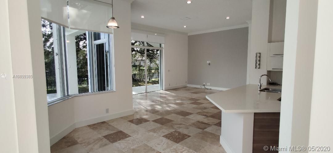 Recently Rented: $6,500 (5 beds, 4 baths, 3491 Square Feet)