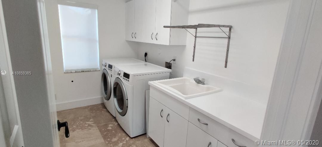 Recently Rented: $6,500 (5 beds, 4 baths, 3491 Square Feet)