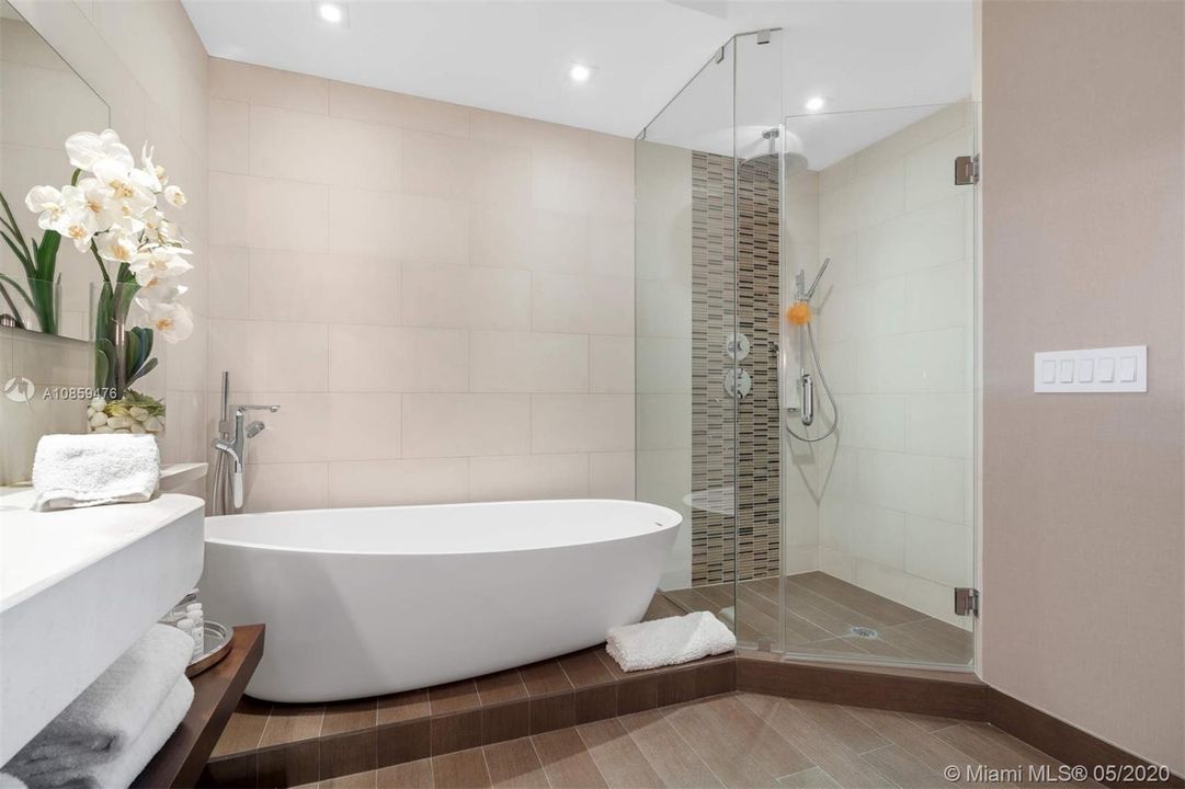 Recently Rented: $5,000 (2 beds, 2 baths, 1288 Square Feet)