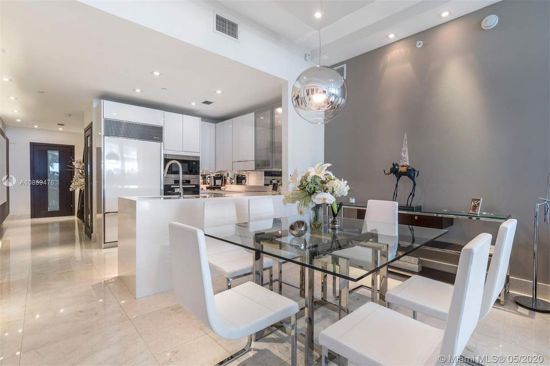 Recently Rented: $5,000 (2 beds, 2 baths, 1288 Square Feet)