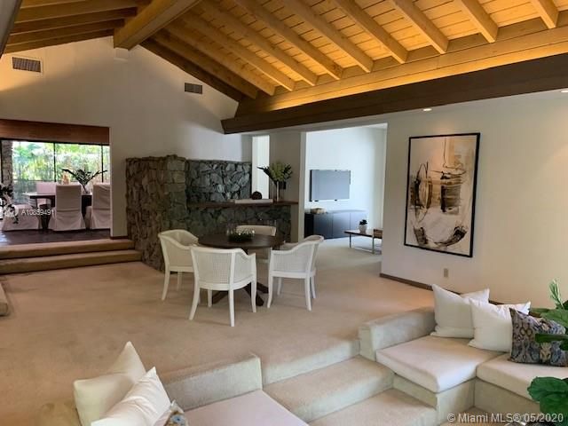 Vendido Recientemente: $899,000 (2 camas, 2 baños, 2768 Pies cuadrados)