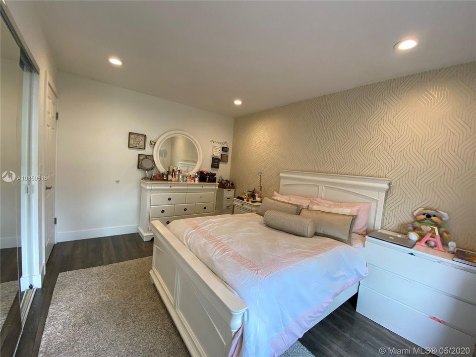 3RD BEDROOM - GIRLS DREAM!