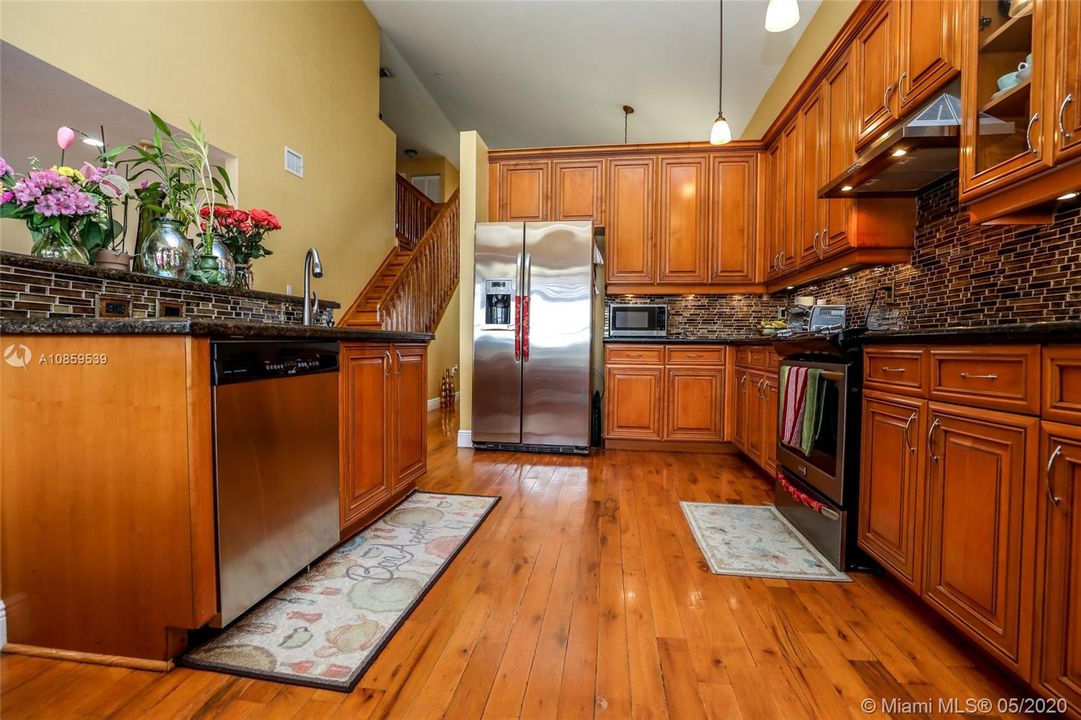 Vendido Recientemente: $539,900 (4 camas, 3 baños, 2707 Pies cuadrados)