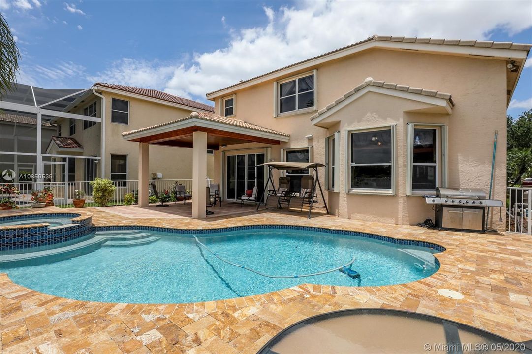 Vendido Recientemente: $539,900 (4 camas, 3 baños, 2707 Pies cuadrados)