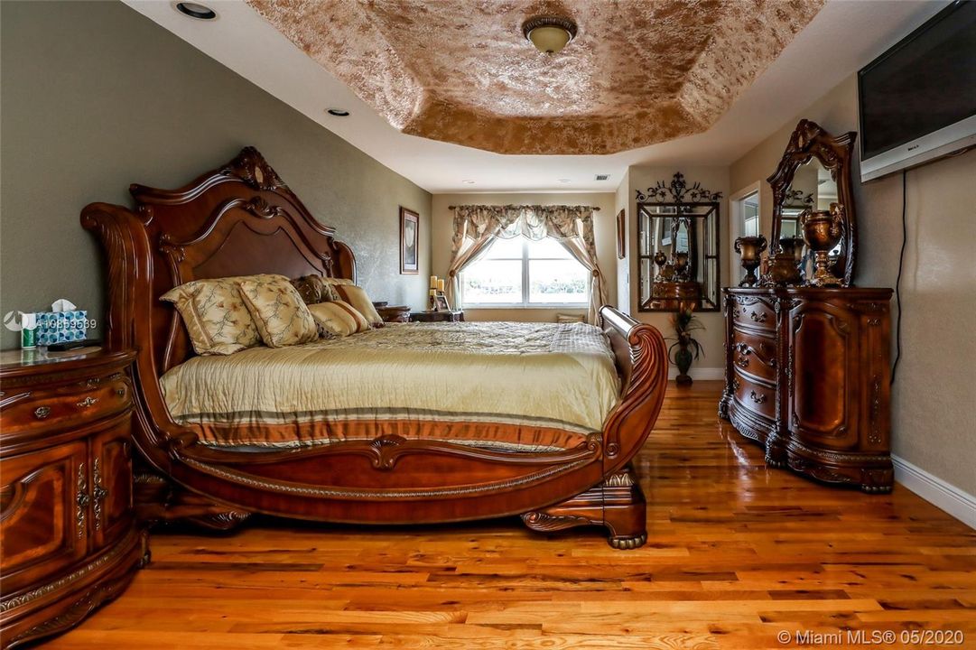 Vendido Recientemente: $539,900 (4 camas, 3 baños, 2707 Pies cuadrados)