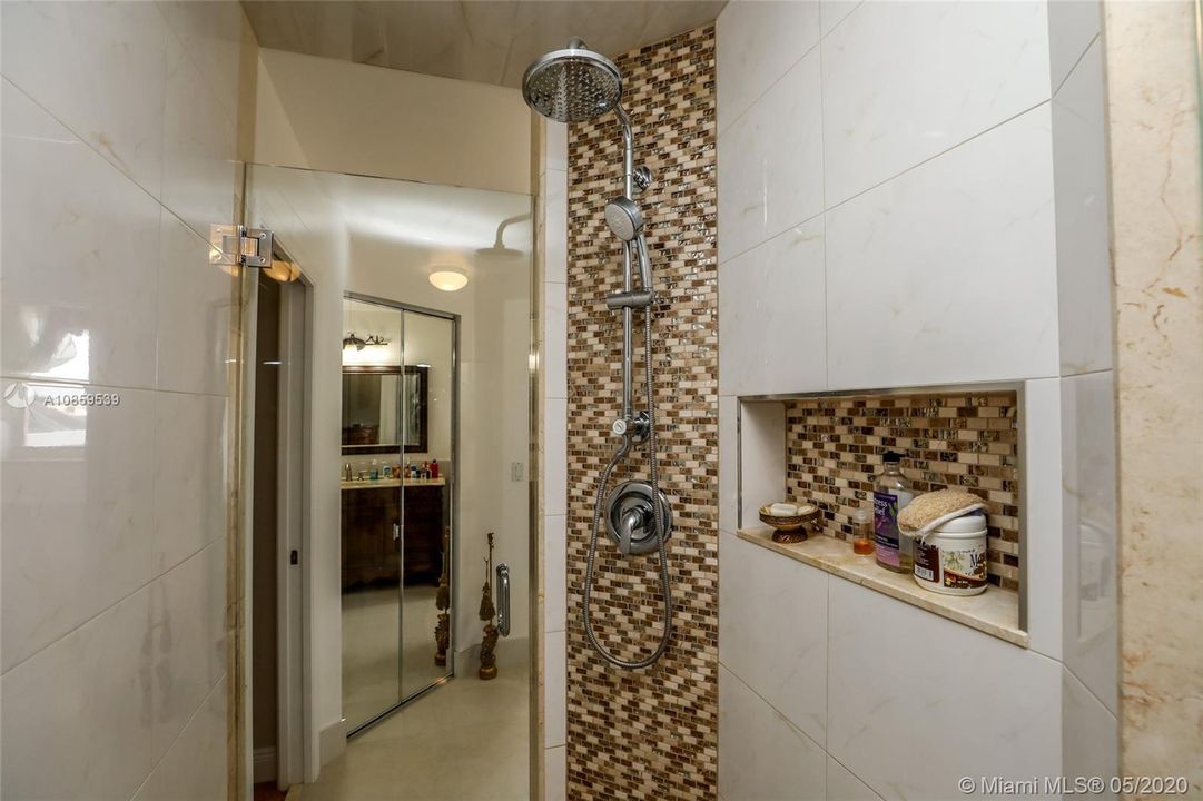 Vendido Recientemente: $539,900 (4 camas, 3 baños, 2707 Pies cuadrados)