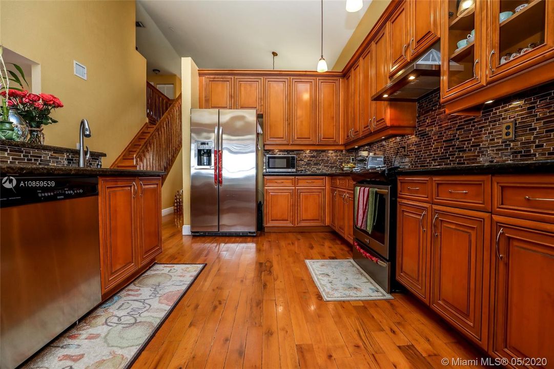 Vendido Recientemente: $539,900 (4 camas, 3 baños, 2707 Pies cuadrados)