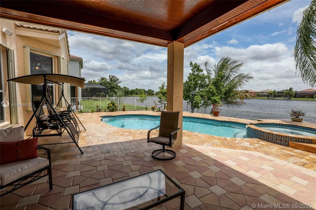 Vendido Recientemente: $539,900 (4 camas, 3 baños, 2707 Pies cuadrados)