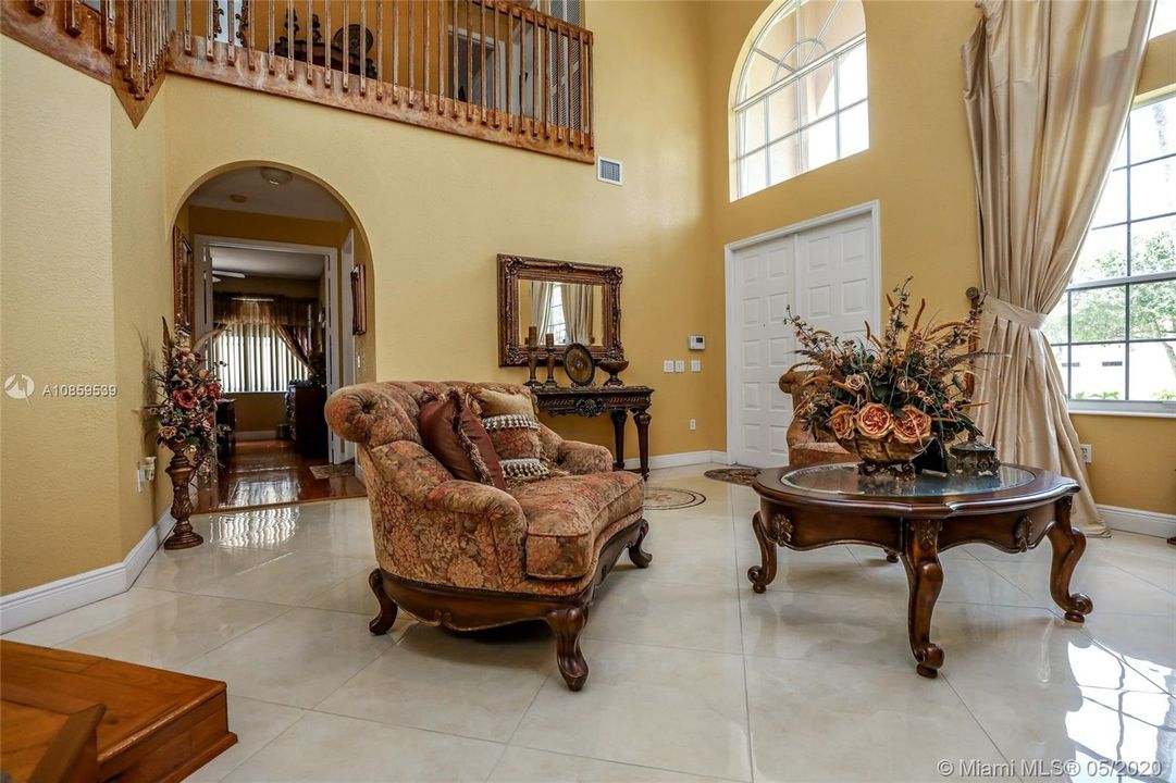 Vendido Recientemente: $539,900 (4 camas, 3 baños, 2707 Pies cuadrados)