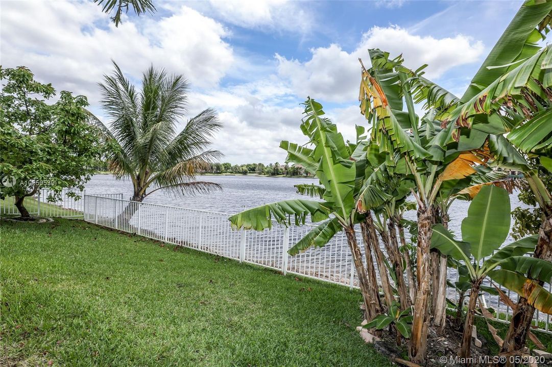 Vendido Recientemente: $539,900 (4 camas, 3 baños, 2707 Pies cuadrados)