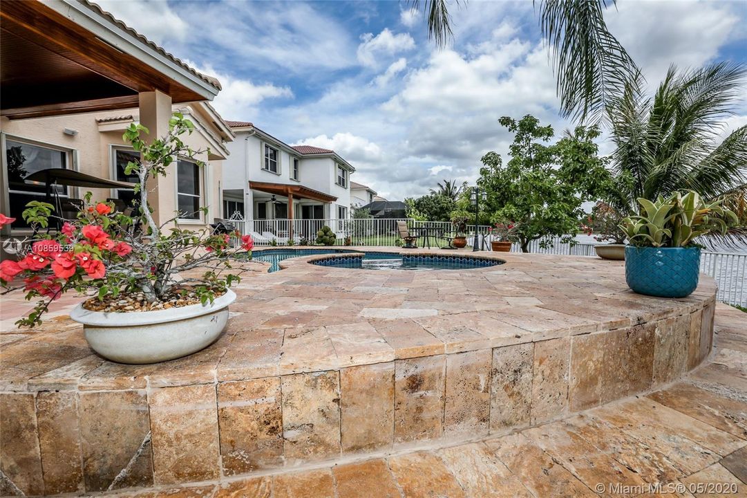 Vendido Recientemente: $539,900 (4 camas, 3 baños, 2707 Pies cuadrados)