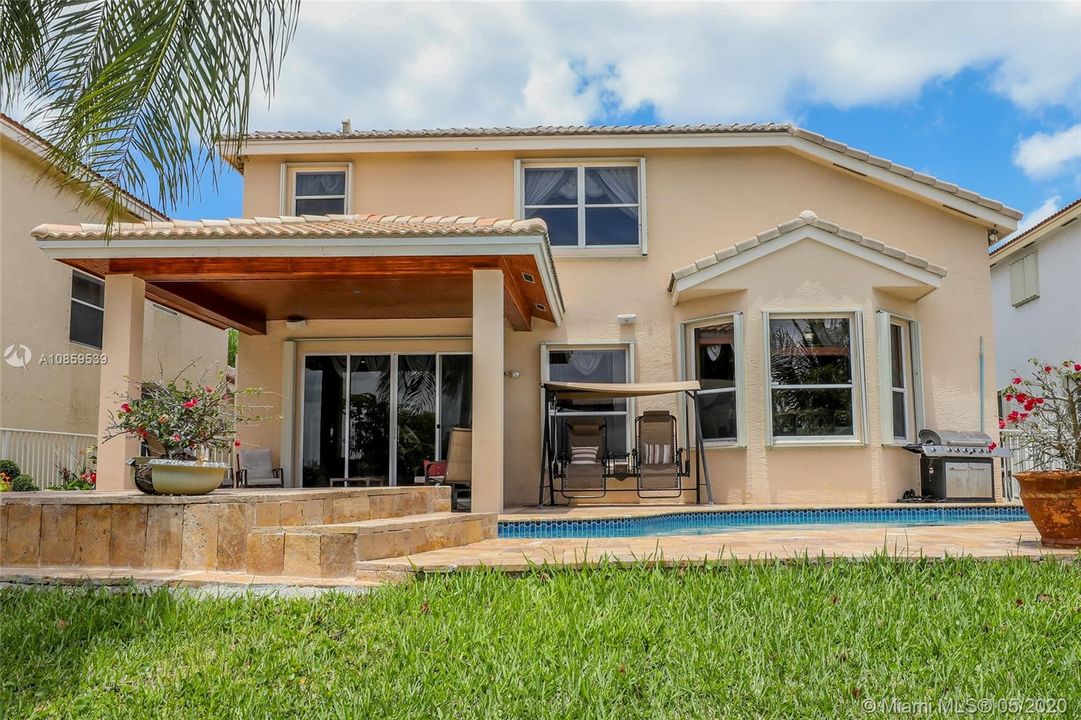 Vendido Recientemente: $539,900 (4 camas, 3 baños, 2707 Pies cuadrados)