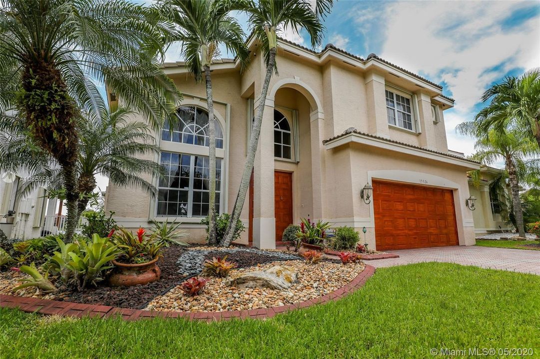 Vendido Recientemente: $539,900 (4 camas, 3 baños, 2707 Pies cuadrados)