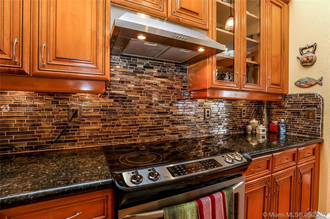 Vendido Recientemente: $539,900 (4 camas, 3 baños, 2707 Pies cuadrados)