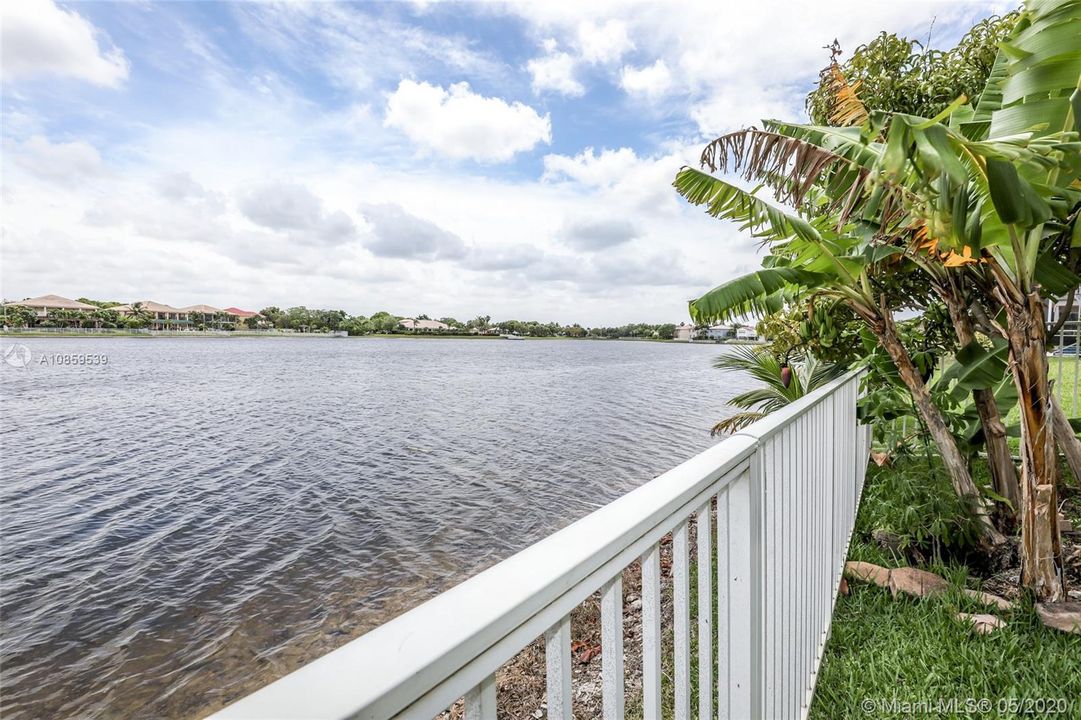 Vendido Recientemente: $539,900 (4 camas, 3 baños, 2707 Pies cuadrados)